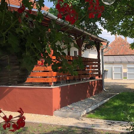 Mormota Vendeghaz Lägenhet Mezőkövesd Exteriör bild