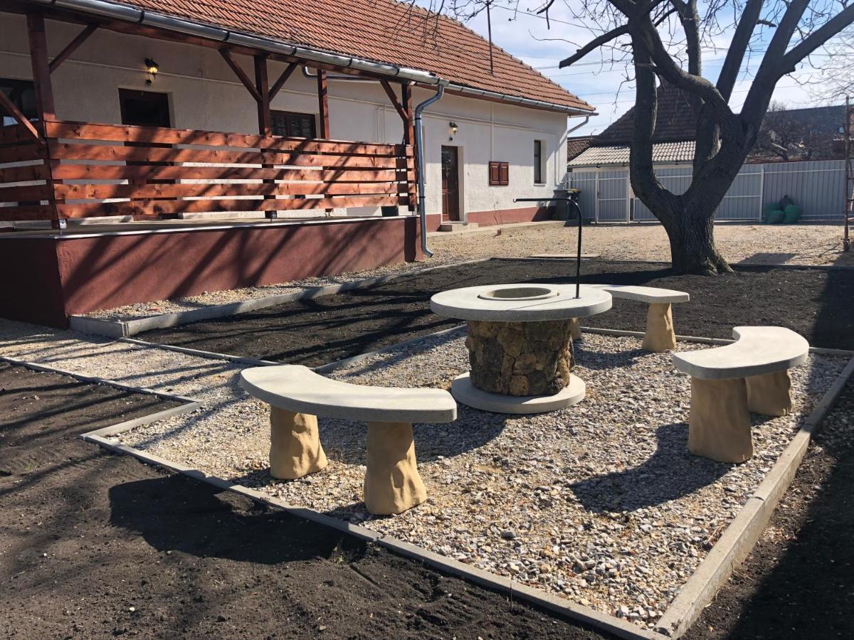 Mormota Vendeghaz Lägenhet Mezőkövesd Exteriör bild
